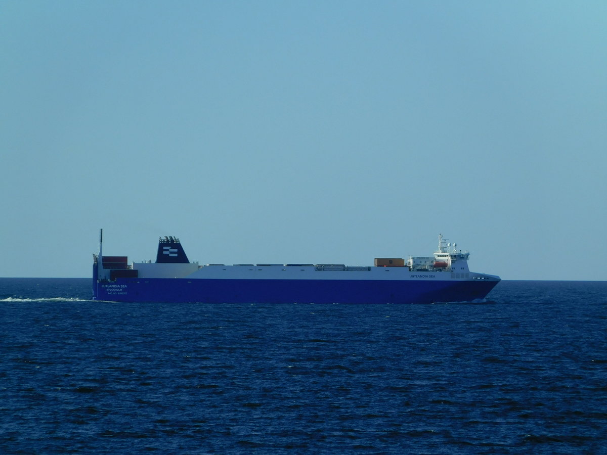 JUTLANDIA SEA auf der Ostsee am 03.04.21, gesehen von TT-Line's NILS HOLGERSSON aus