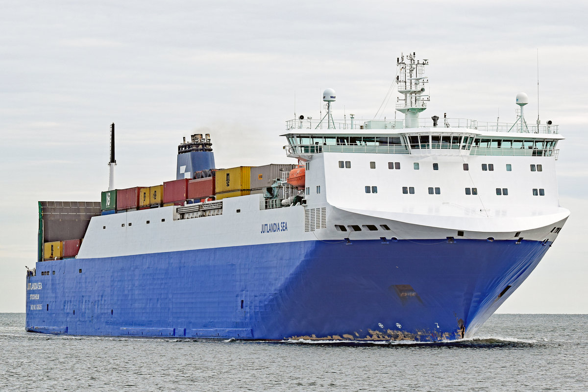 JUTLANDIA SEA (IMO 9395355) am 20.03.2021 auf der Ostsee vor Lübeck-Travemünde