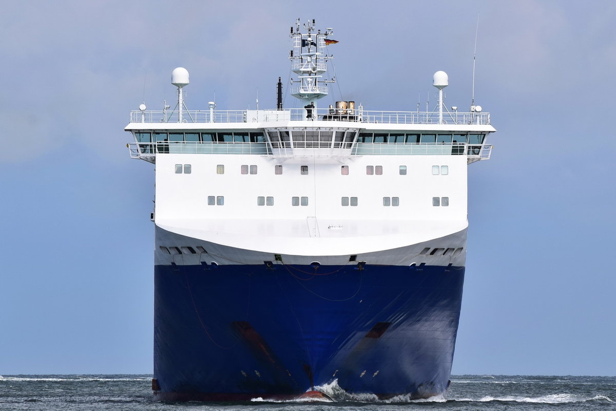 JUTLANDIA SEAWAYS , Fahrzeugtransporter , IMO 9395355 , Baujahr 2010 , 187m × 26.49m , am 08.09.2018 bei der Alten Liebe Cuxhaven 