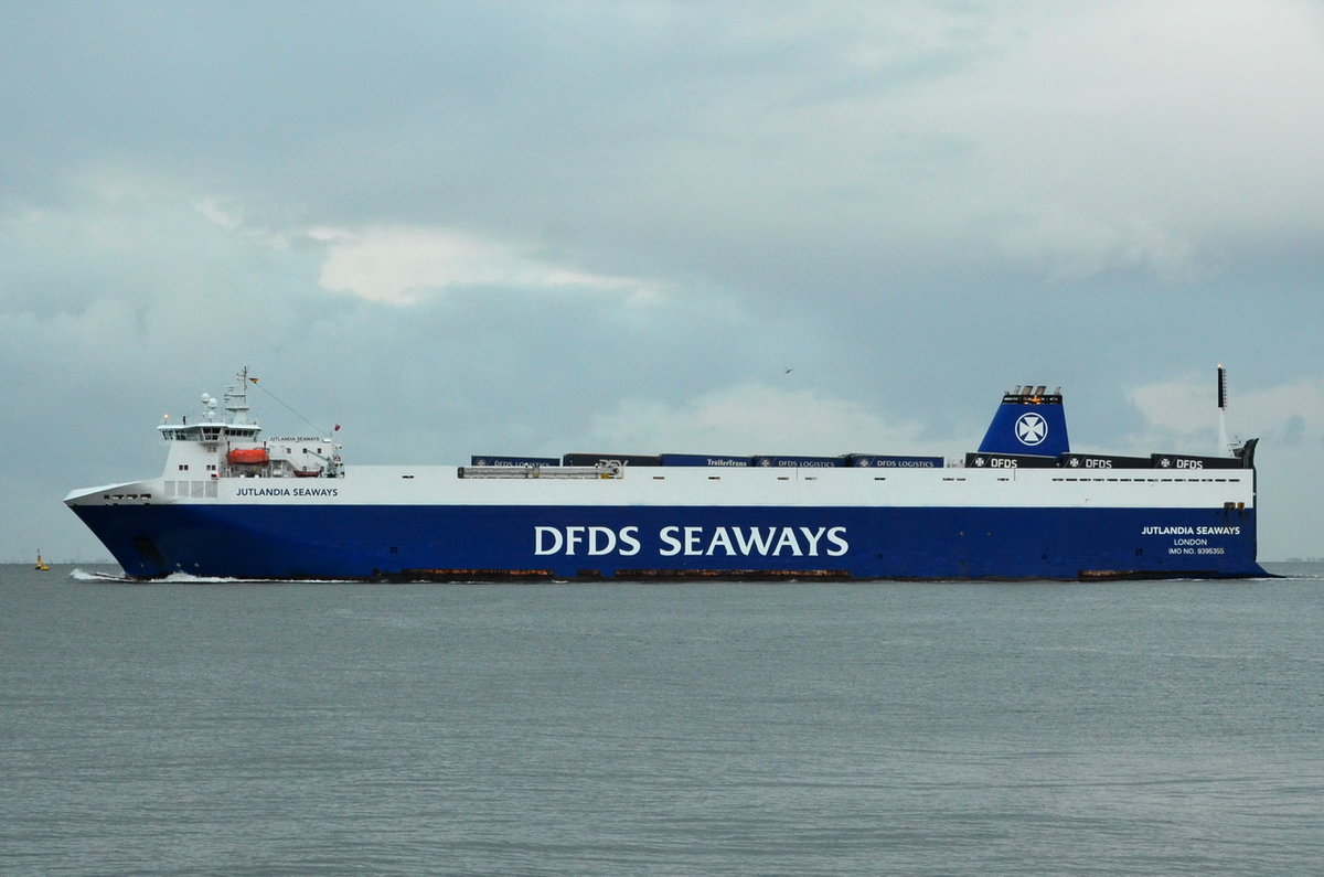 JUTLANDIA SEAWAYS , RoRo-Schiff , IMO 9395355 , Baujahr 2010 , 187 × 26.49m , Cuxhaven , 12.09.2017