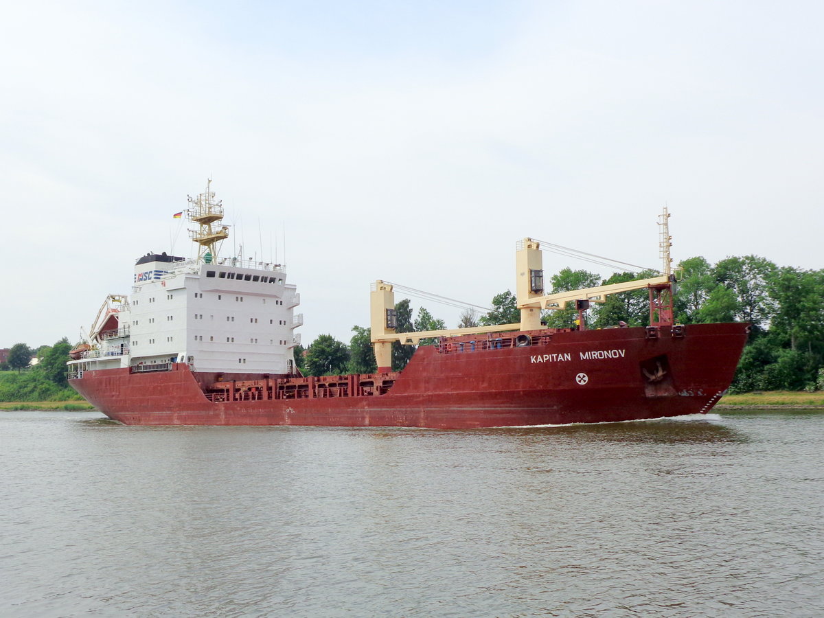 KAPITAN MIRONOV  - IMO= 9077563 - Bj. 1995 - 4678 To. - am 04.07.2015 in Sehestedt.