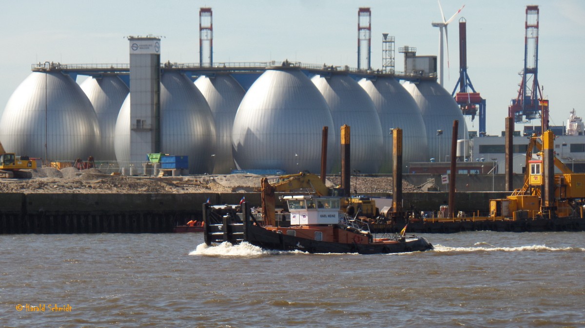 KARL HEINZ (ENI 02307020) am 21.4.2015, Hamburg, Elbe höhe Kohlenschiffhafen / 
Ex-Namen: Jan, Jannie, Diana, Omnia, Jessica, Frenk R, Cobra, Evodia
/
Schubschlepper / Lüa 23,38 m, B 6,2 m, Tg 2,15 m / 1 Deutz-Diesel, 588 kW (800 PS) / gebaut 1941 in Holland  / Ausstattung u.a. Hydr. Ruderhaus, bis 10 m, 4 Koppelwinden, Heckanker / Eigner: Schleppkontor Meyrose, HH, Heimathafen Hamburg /
