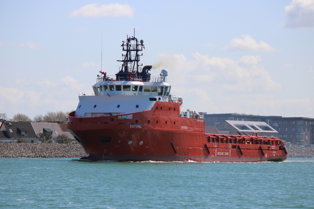 KATUN auf ihrem Seeweg von Rostock nach Liepaja bei beim Auslaufen in Warnemünde.23.04.2021