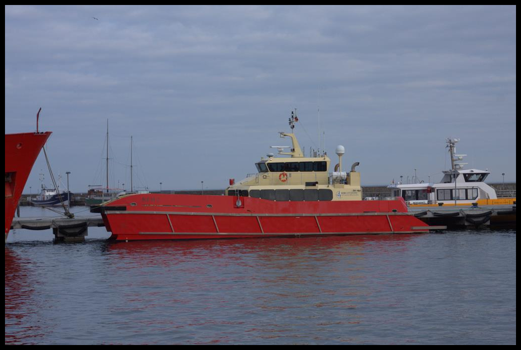 KEM 2, ein Spezialschiff, lag am 27.2.2017 im Hafen Sassnitz.