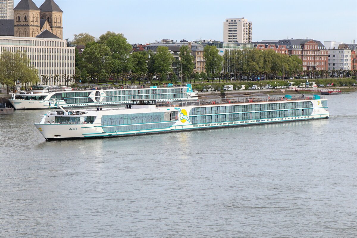 KFGS Alisa erreicht Köln am Morgen des 27.04.2024, im Hintergrund KFGS Alina