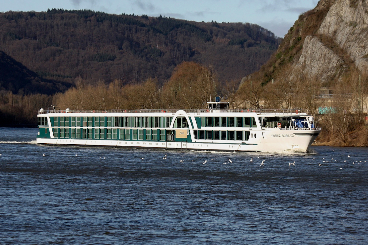 KFGS AMADEUS SILVER III (ENI:02336694) Flagge Deutschland auf dem Rhein zu Berg am 06.01.2023 in Andernach.