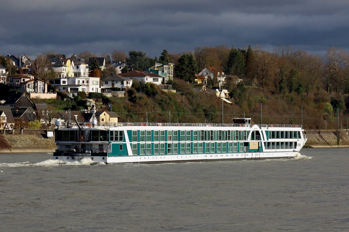 KFGS AMADEUS SILVER III (ENI:02336694) Flagge Deutschland auf dem Rhein zu Berg am 06.01.2023 in Andernach.