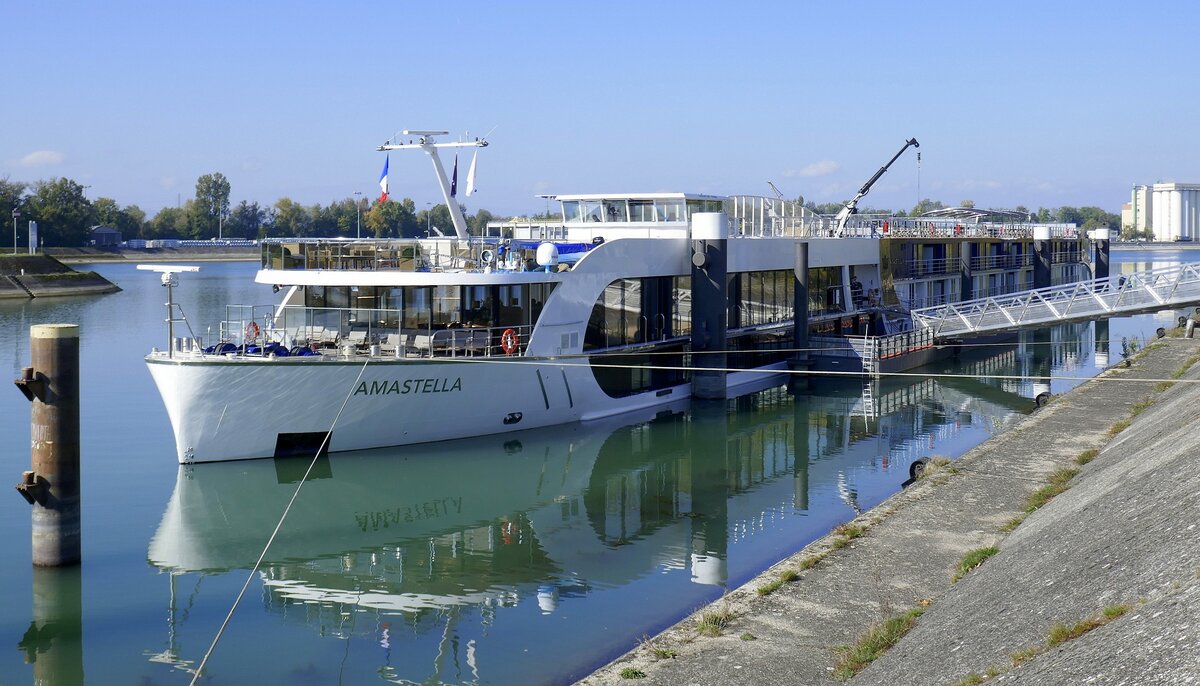 KFGS AMASTELLA ENI 07002031, ankert am Anleger Vogelgr�n/Elsa�