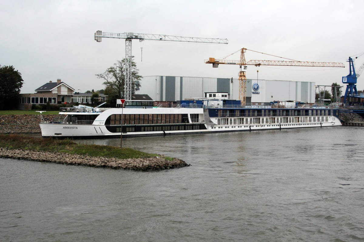 KFGS Amavista (135 x 11,40m) , Neubau der Vahali Werft in Gendt / Niederlande am 23.10.2014. 