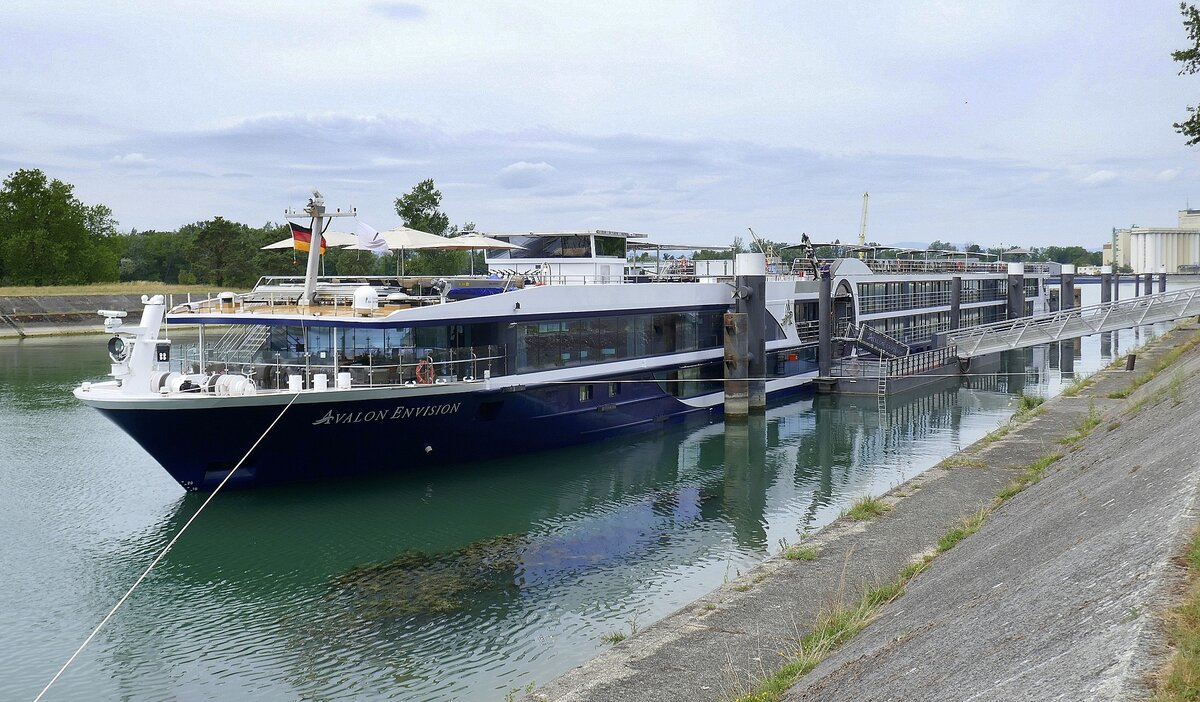 KFGS AVALON ENVISION ENI 02337703, ankert am Anleger Vogelgr�n/Elsa�, Juni 2026