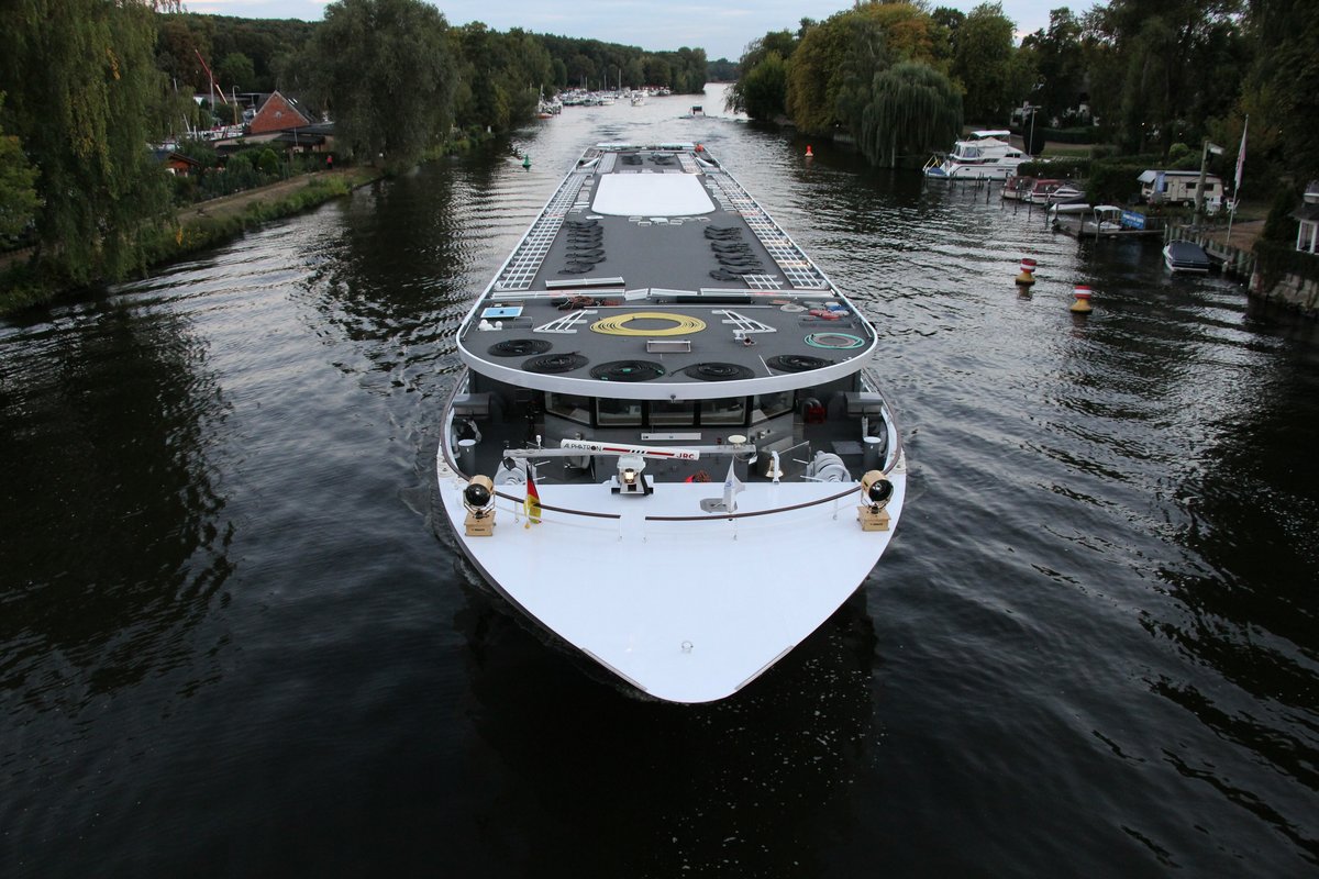 KFGS Elbe Princesse (01840744 , 95,37 x 10,50m) am 09.09.2018 auf der Havel in Berlin-Spandau kurz vor dem Unterqueren der Freybrücke zu Berg.