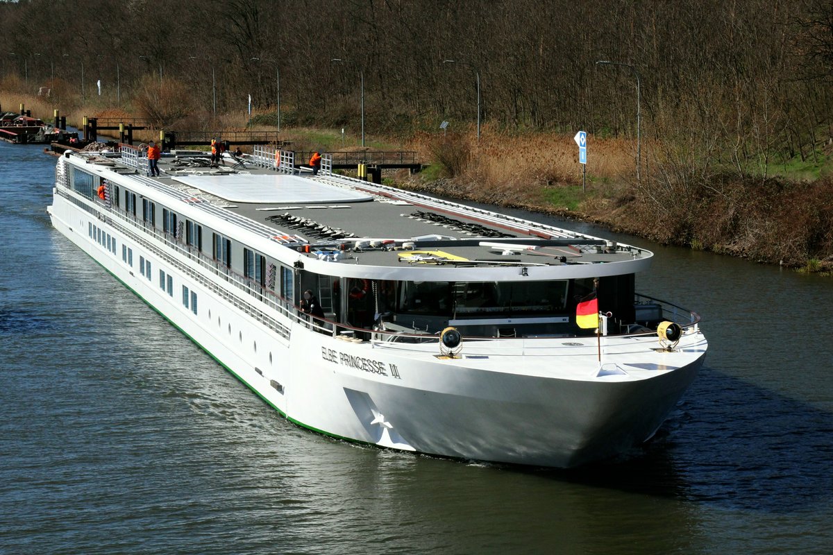 KFGS Elbe Princesse II (20000001 , 101,42 x 10,63m) am 01.04.2019 nach dem Verlassen der Schleuse Wusterwitz im Elbe-Havel-Kanal auf Bergfahrt Richtung UHW / Berlin.