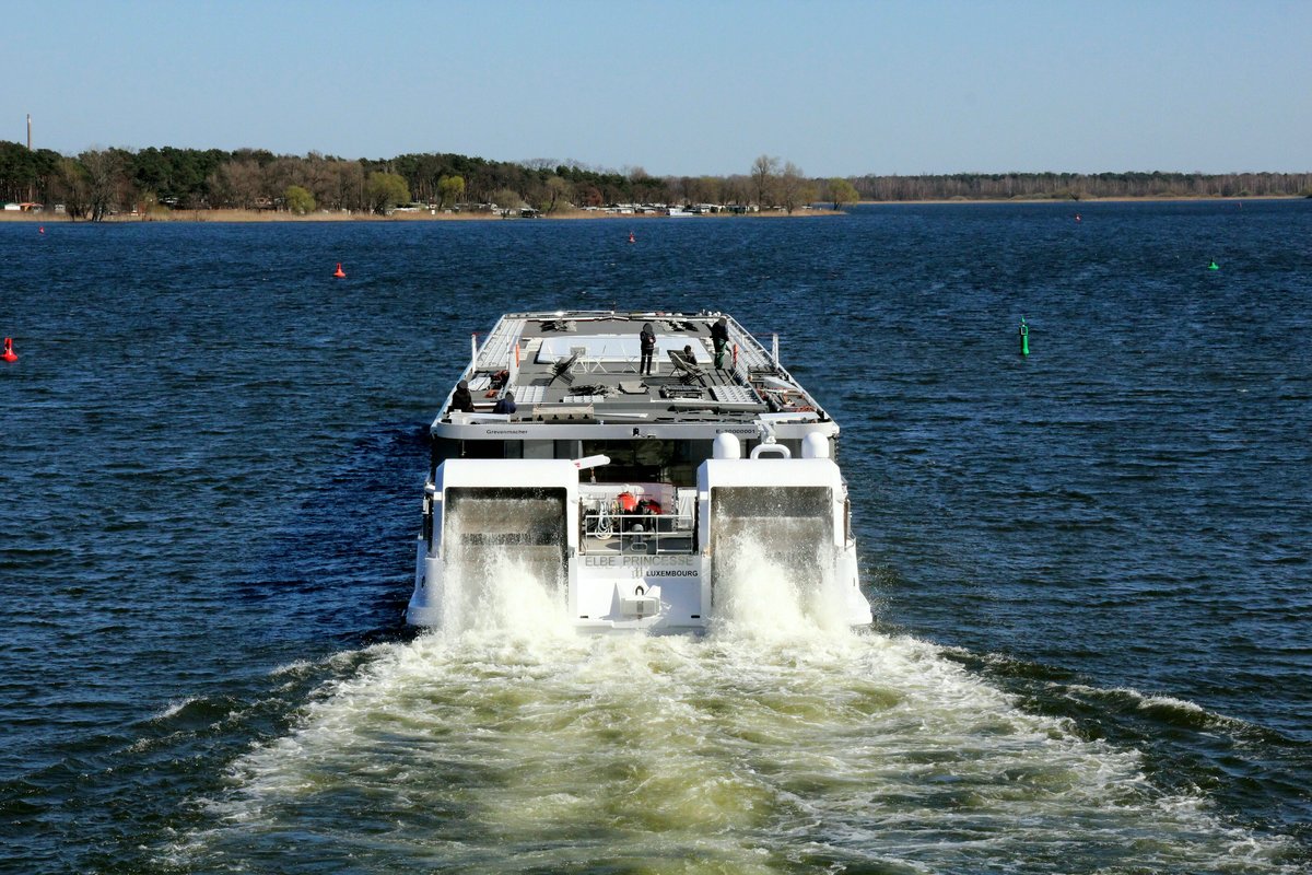 KFGS Elbe Princesse II (20000001 , 101,42 x 10,63m) am 01.04.2019 im Plauer See Höhe Kirchmöser auf Bergfahrt nach Berlin.