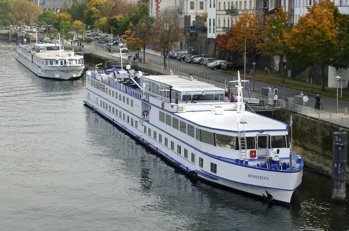 KFGS  Horizon  und  Swiss Crystal  am Peter-Altmeier-Ufer in Koblenz - 16.10.2017