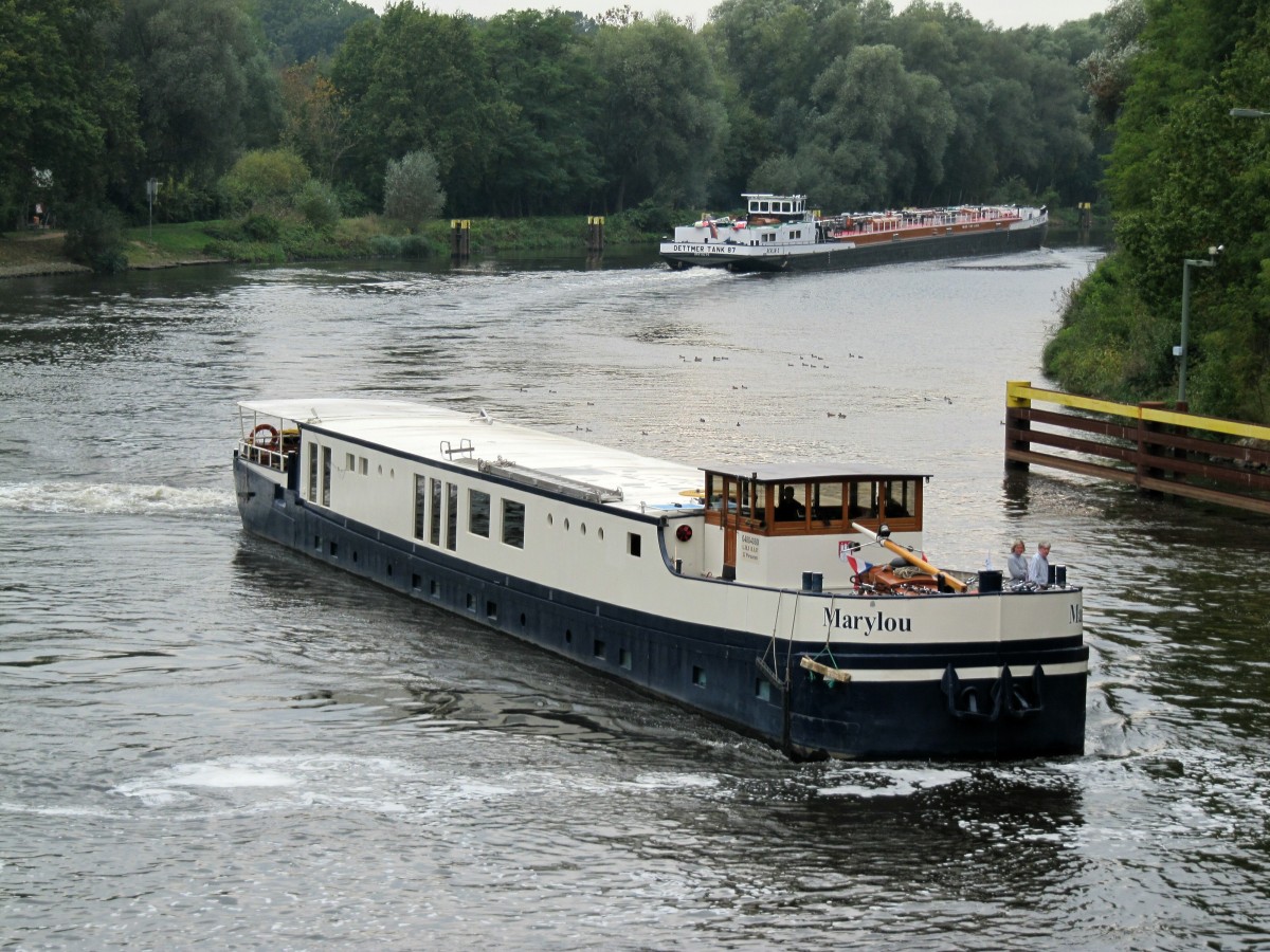 KFGS (Kabinenfahrgastschiff) Marylou , 04804080 , 38,50 x 5,07m , am 07.10.2014 im Teltowkanal unterhalb der Schleuse Kleinmachnow - ist zur Bergschleusung in die Nordkammer eingelaufen. 