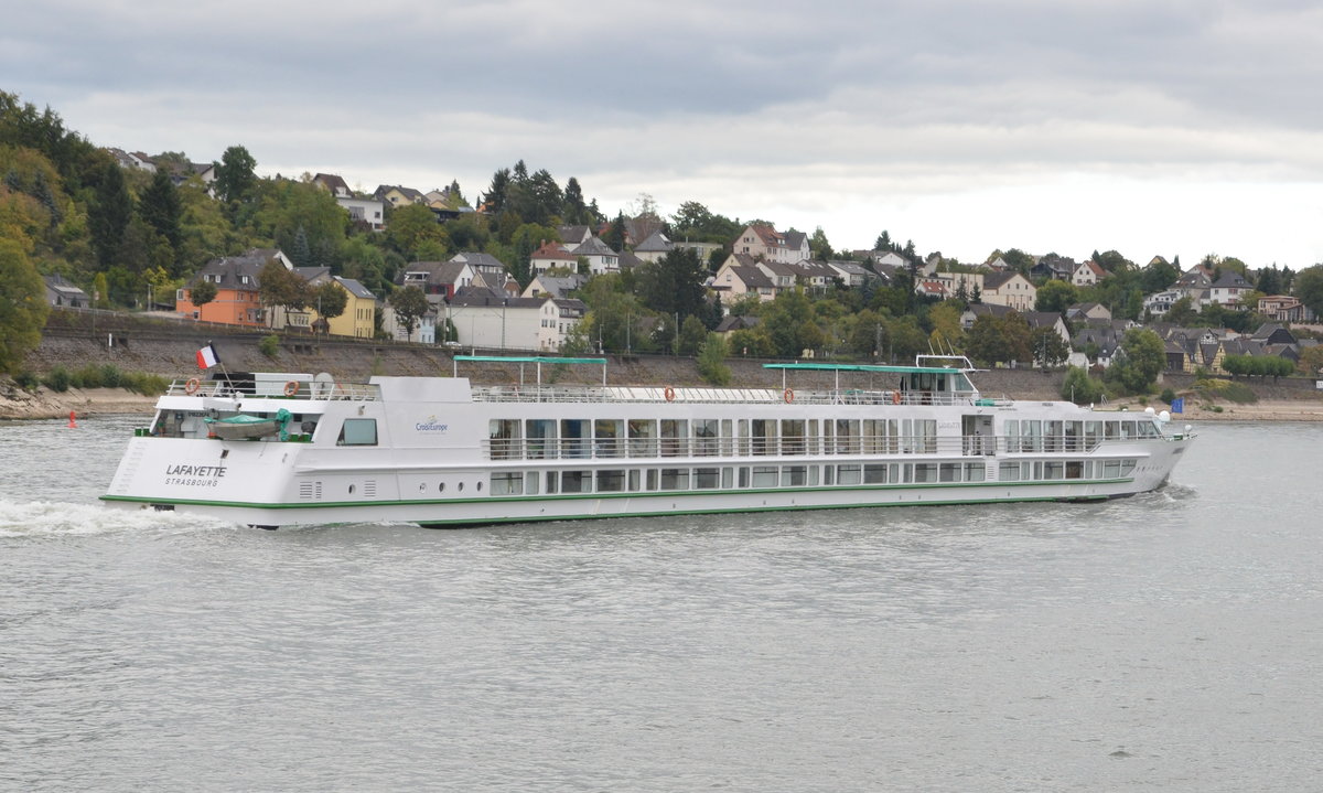 KFGS-Lafayette Flusskreuzfahrtschiff auf dem Rhein bei Andernach am 04.10.16. Lnge: 90,50m Breite: 10,14m IMO: 1822624. Passagiere: 110, Baujahr 1992/Renovierung 2014, Heimathafen: Strasbourg.