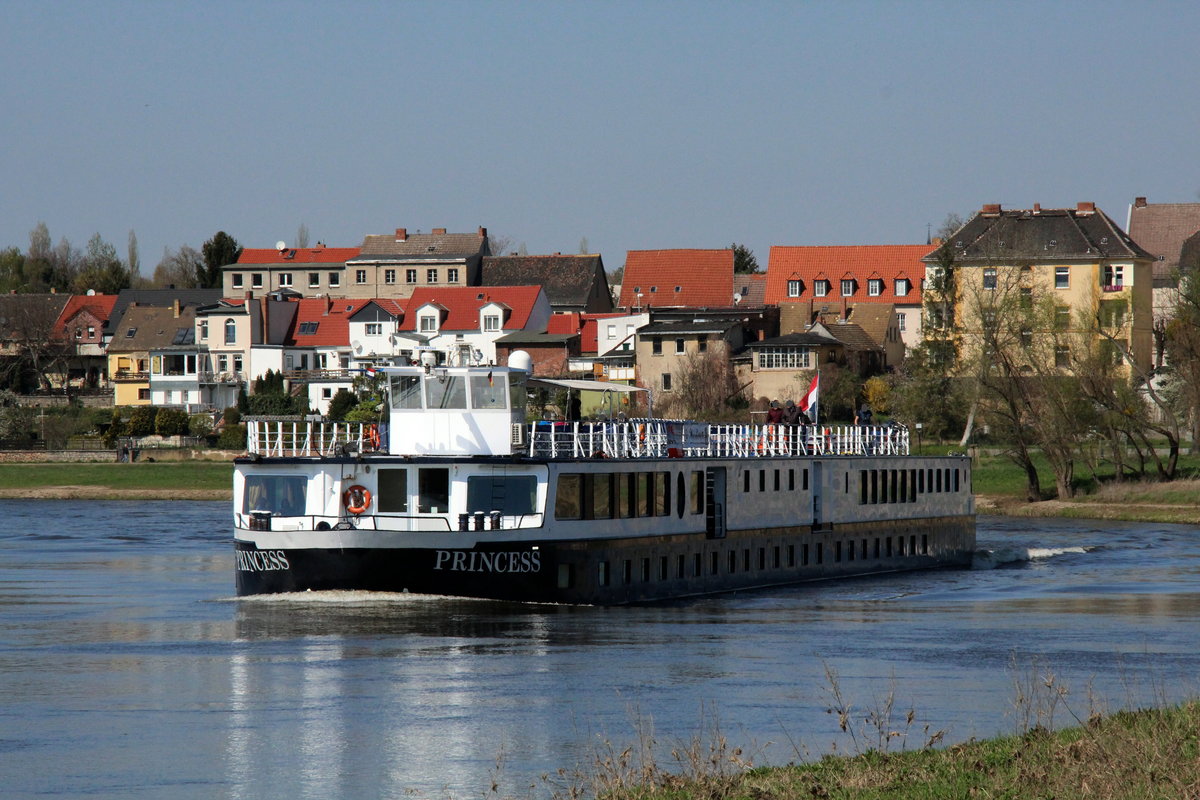 KFGS Princess (02323525 , 80 x 9,50m) am 15.04.2019 nach dem Passieren von Coswig/Anhalt auf Elbe-Bergfahrt.