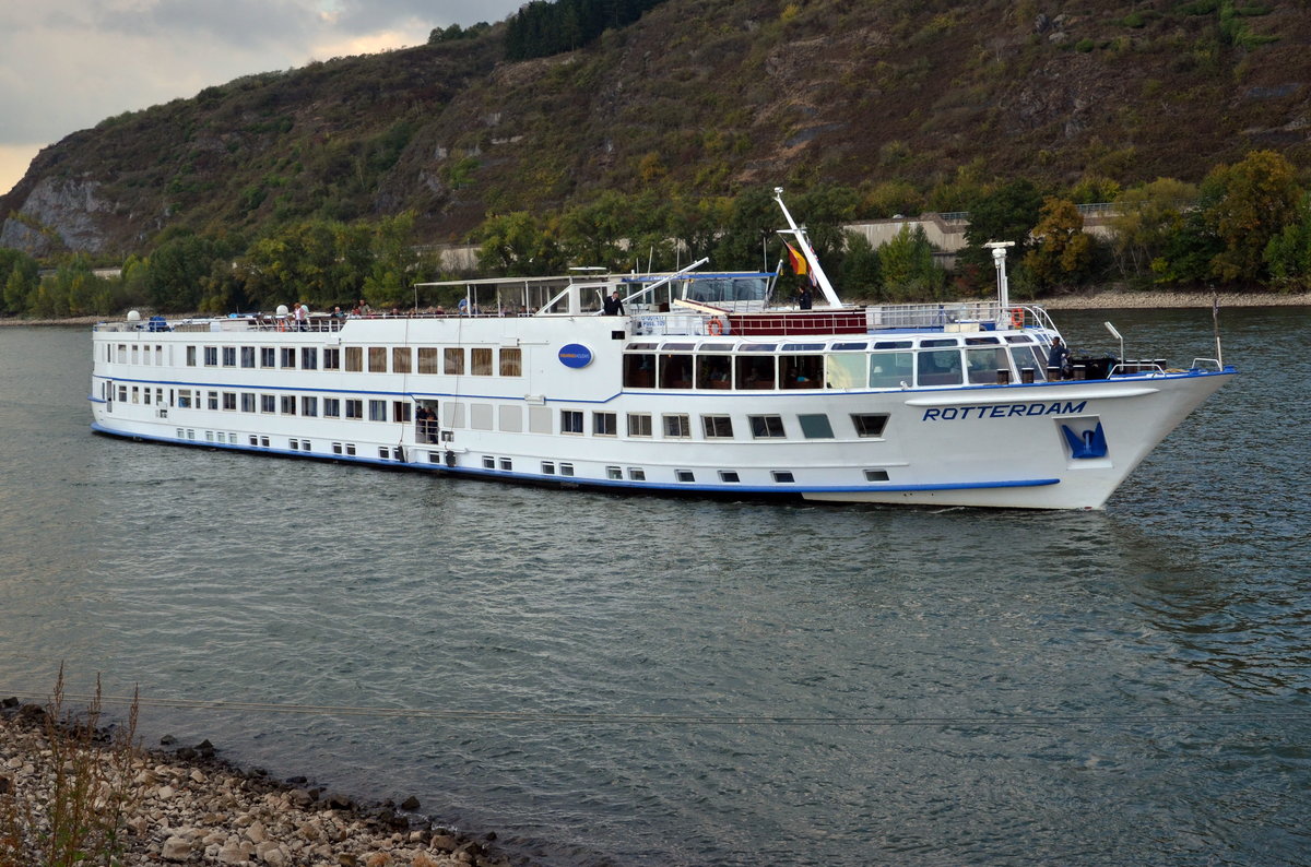 KFGS Rotterdam  Fluss-Kreuzfahrtschiff legt gerade bei Andernach am 03.10.16. an, Passagiere: 109, Heimathafen: Basel. L.: 75,53m, B.:10,42m. Baujahr 1969, Verkauft 1980 umbenannt Delaware, weiterverkauft 1984 und rckbenannt als Rotterdam.