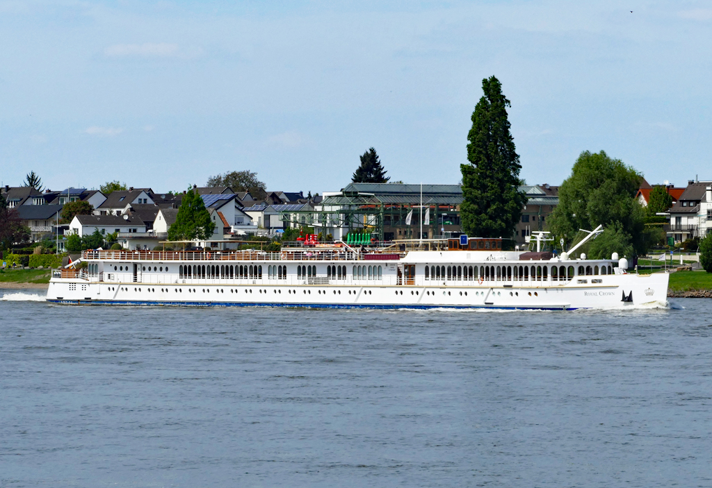 KFGS  Royal Crown  auf dem Weg nach Bonn zur Sammelstelle für die Veranstaltung  Rhein in Flammen  bei Mondorf - 06.05.2017