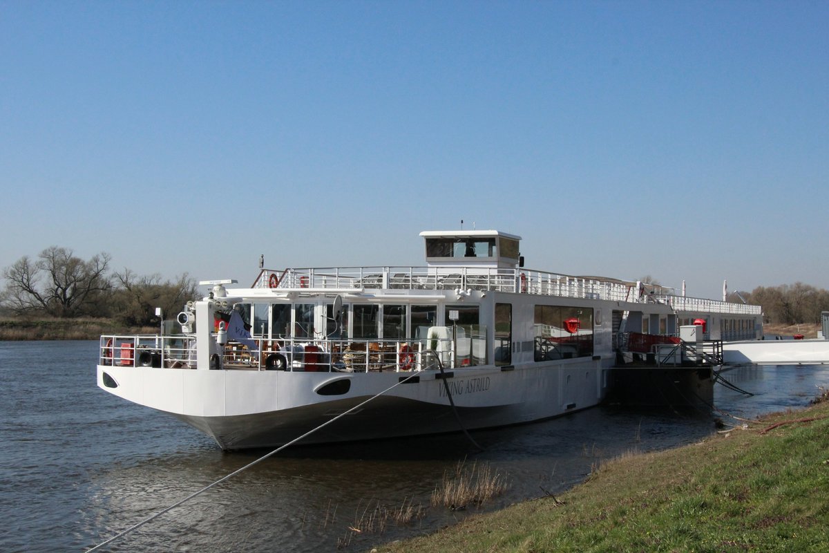 KFGS Viking Astrild (07002023 , 110 x 11,45m) lag am 25.03.2020 auf der Elbe in Kleinwittenberg. 