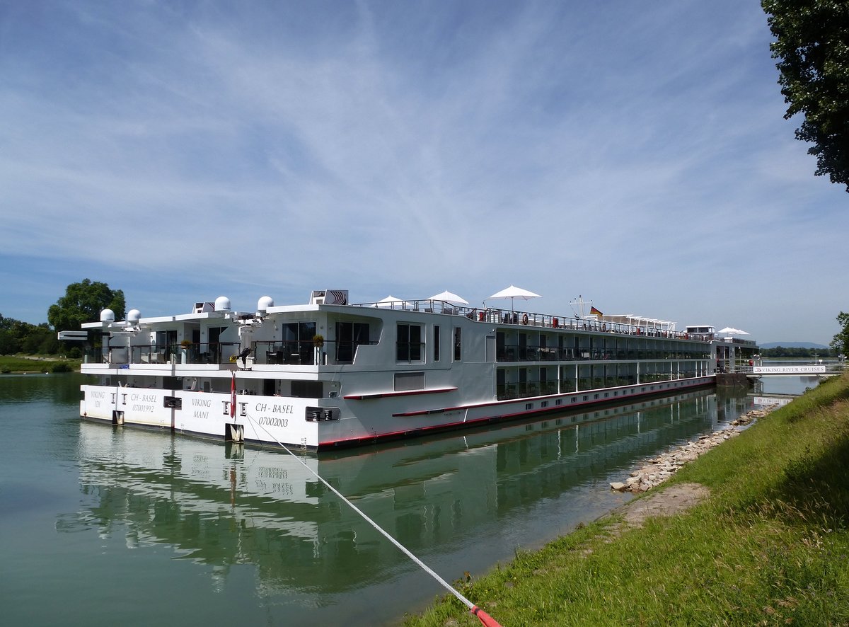 KFGS  VIKING IDI  und KFGS  VIKING MANI , Heckansicht, am Anleger in Breisach am Rhein, Juni 2017