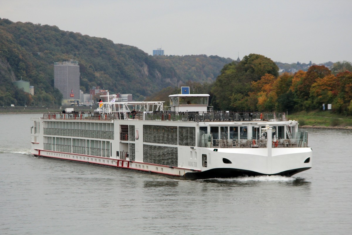 KFGS Viking Tor (07001962 , 135 x 11,45m) am 21.10.2014 auf Rhein-Bergfahrt bei km 585.