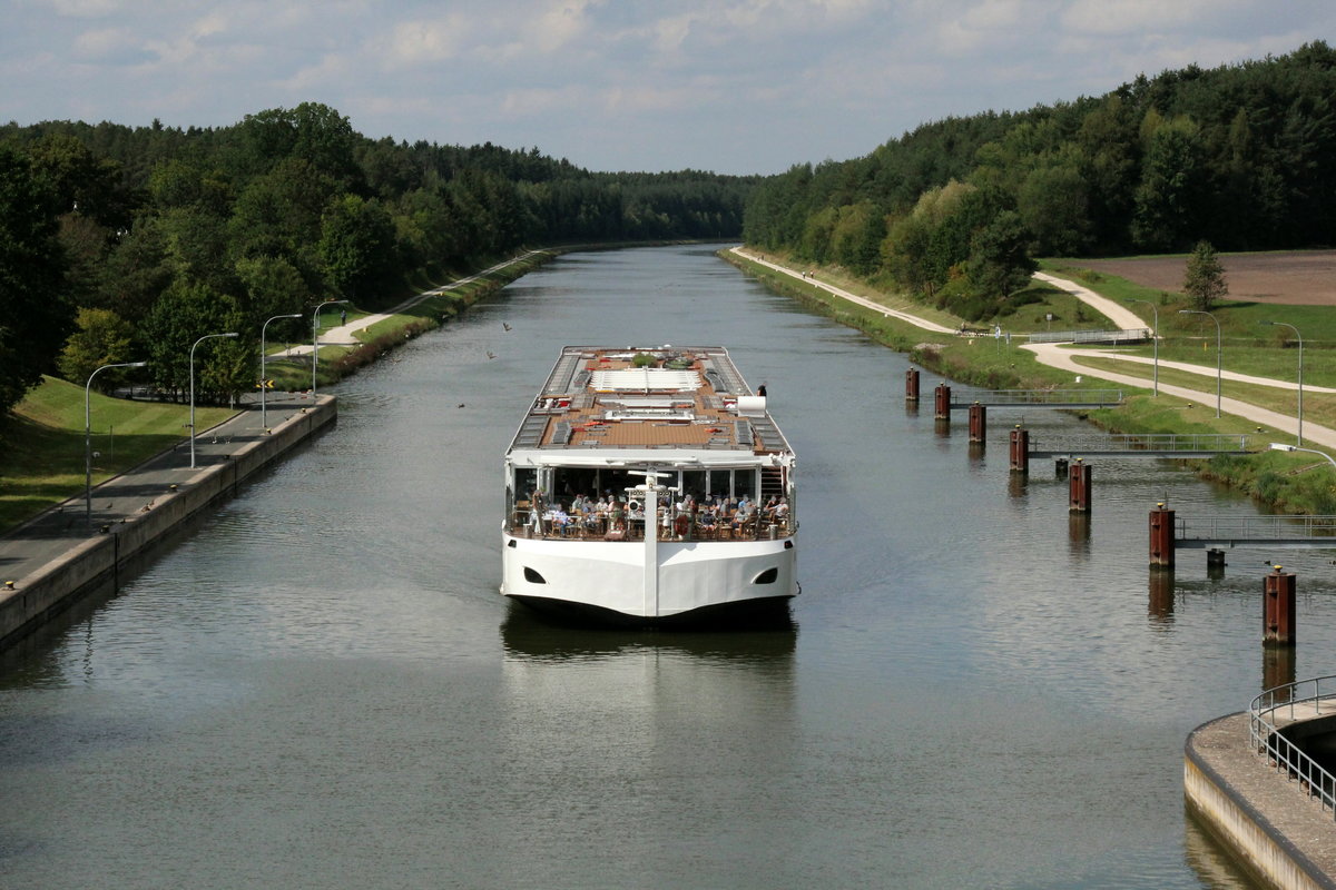 KFGS Viking Var (07001963 , 135 x 11,45m) am 14.09.2019 im Unterwasser der Schleuse Eckersmühlen / Main-Donau-Kanal. Das KFGS nahm  Anlauf  zur Einfahrt in die Schleuse zu Berg.