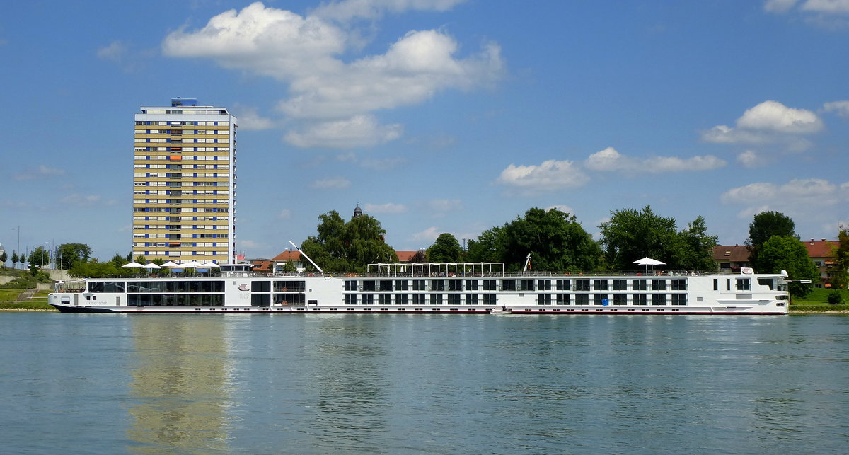 KFGS  Viking Vidar , hat in Kehl am Rhein festgemacht, Heimathafen Basel/Schweiz, 135m lang, 190 Passagiere, Baujahr 2014, Juli 2016