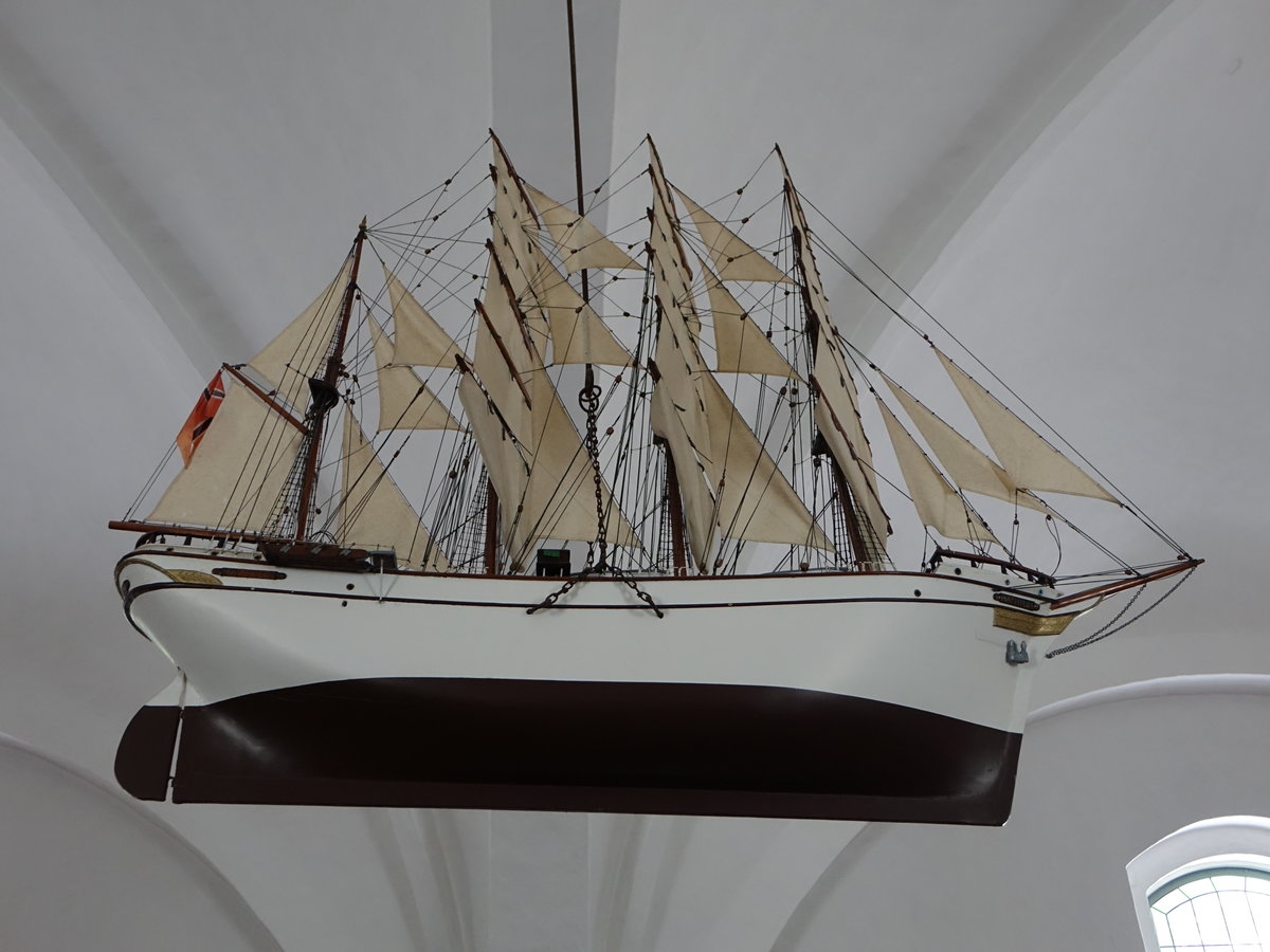 Kirchenschiff in der Kirche von Haunstrup, ein Geschenk von Johanne und Søren Saaby (09.06.2018)