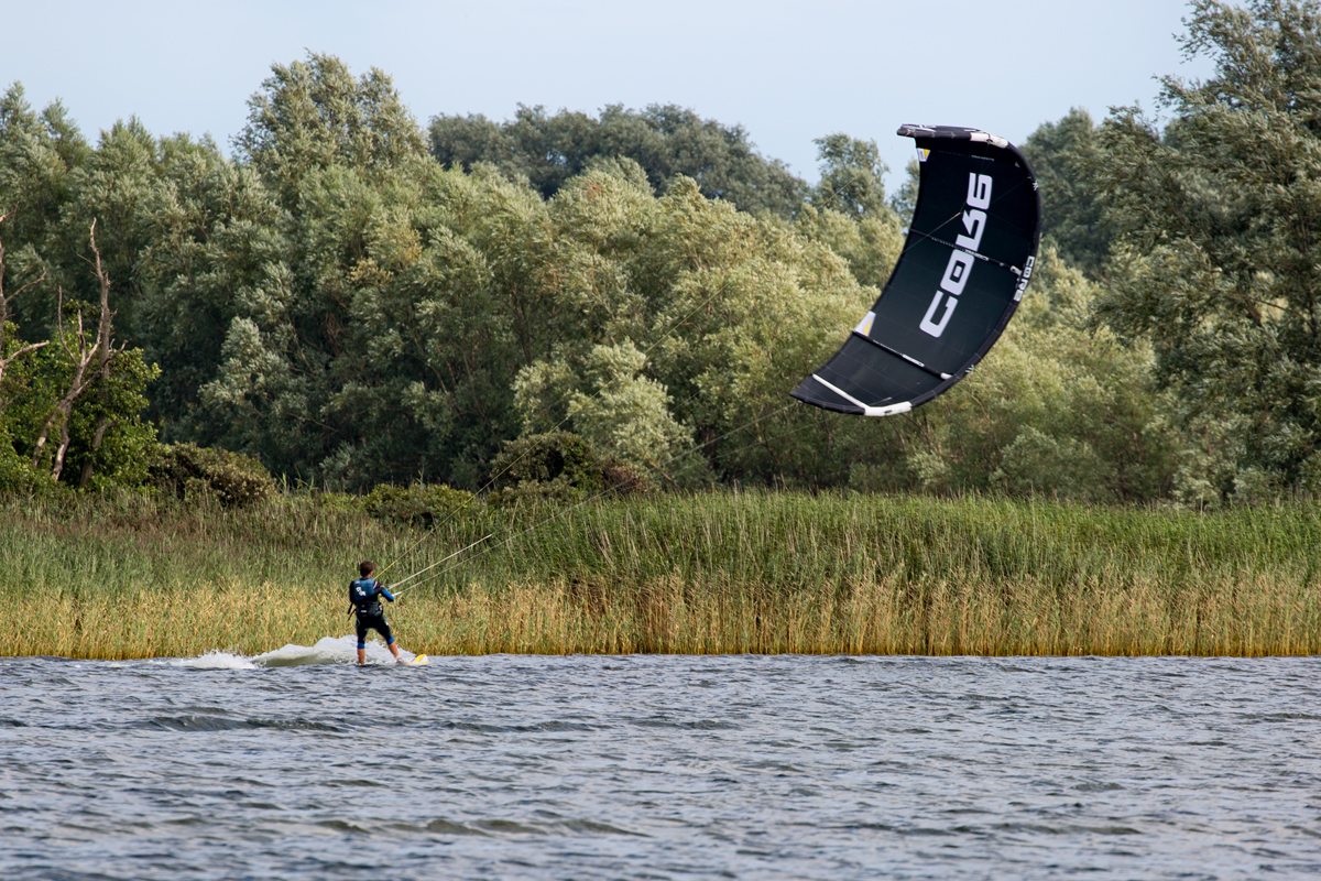 Kitesurfer auf dem Grossen Jasmunder Bodden bei Martinshafen. - 15.08.2016