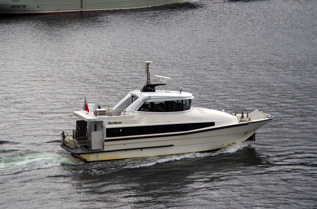 Kleine Passagierfähre Fjordbuen am 06.09.16 in Alesund (NOR)