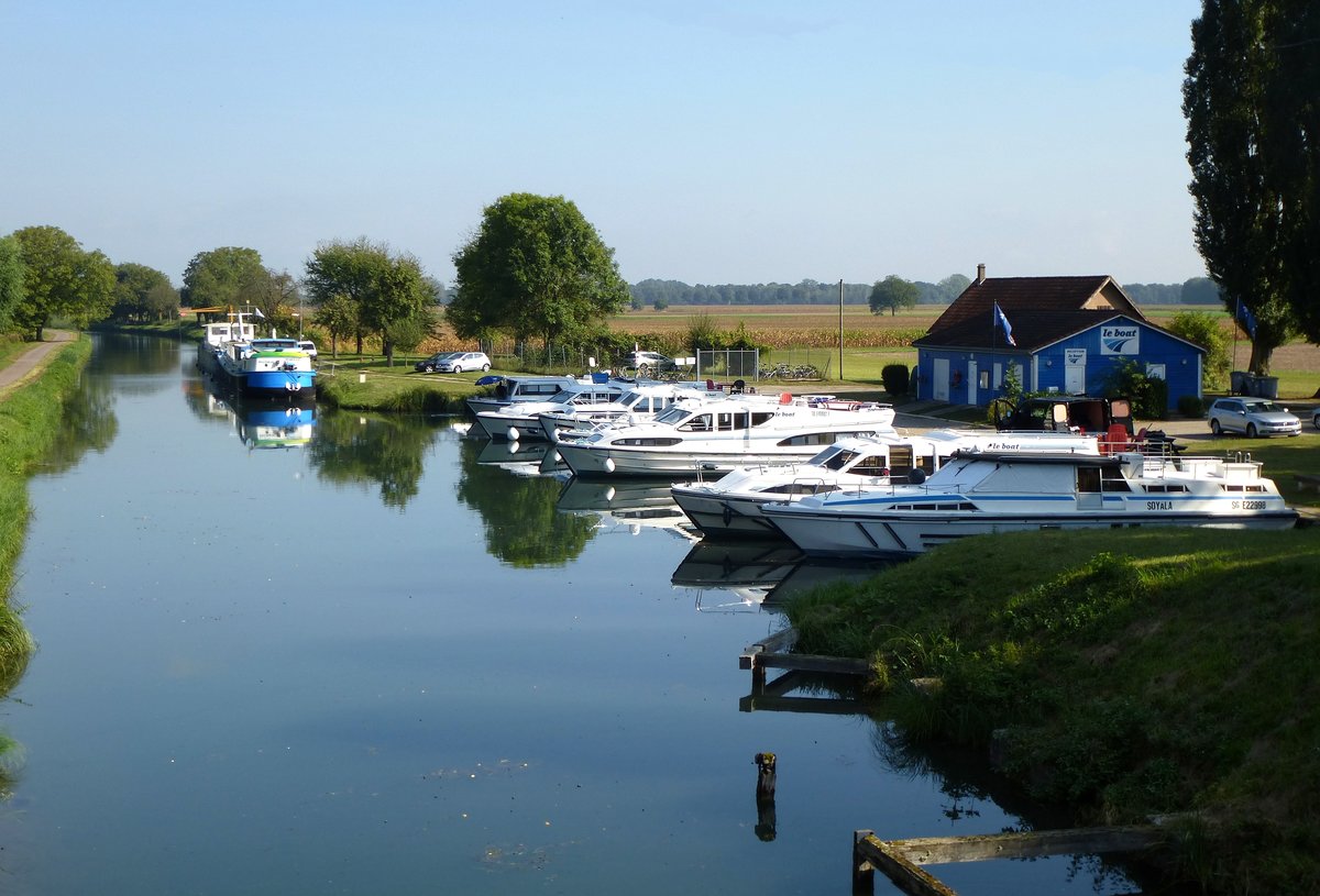 kleiner Bootshafen am Rhein-Rhone-Kanal bei Boofzheim im Elsa, Sept.2016