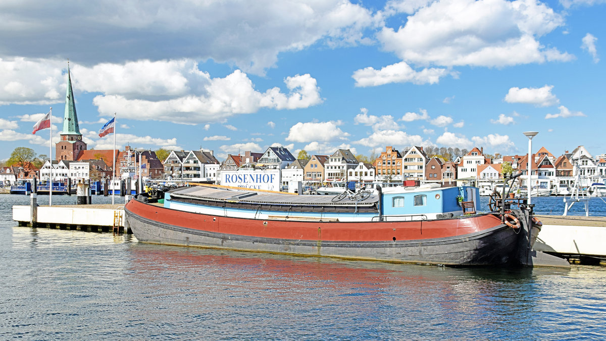 KLUNTJE am 25.04.2021 an der Rosenhofbrücke in Lübeck-Travemünde