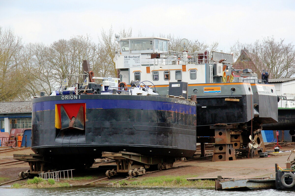 Kopfbarge  ORION I  (02323531 , 8,08 x 9,52m) lag am 07.04.2021 bei der SET-Werft in Genthin / Elbe-Havel-Kanal auf Helling.