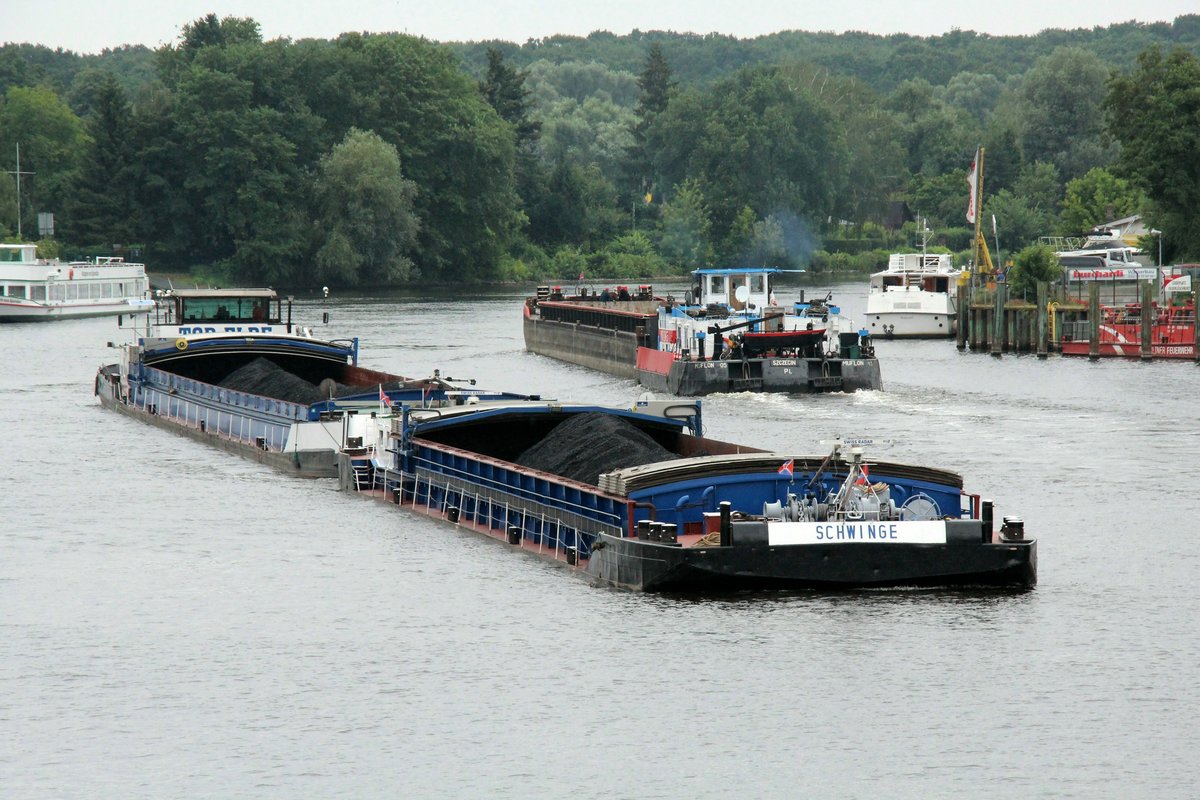 Koppelverband GMS Tor Elbe (04014120 , 90 x 9,50m) & GSL Schwinge (04503150 , 60,2 x 8,9m) am 26.06.2018 in Berlin-Spandau am Tankschiffliegehafen auf Havel-Bergfahrt.