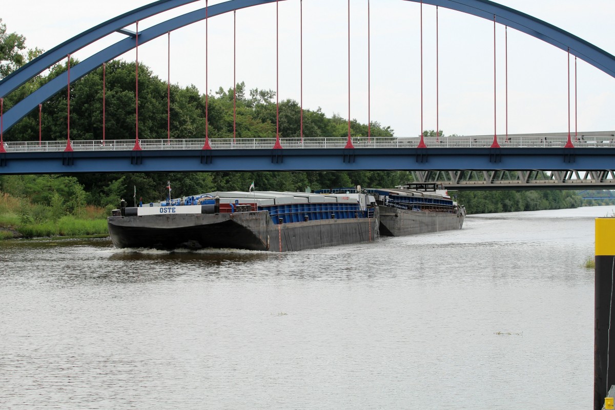 Koppelverband GSL Oste (4502820 , 60,16 x 9,47) u. GMS Lhe (4700630 , 85 x 9,50) am 17.08.2013 auf dem MLK bei Bergfriede/Oebisfelde mit Fahrtrichtung Wasserstrassenkreuz MD.