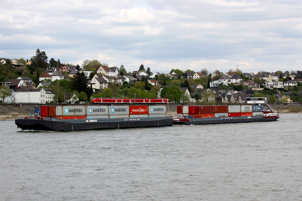 Koppelverband ST.ANTONIUS (ENI:02332899) L.110 m B.11,45 T.2495 TEU 208 Flagge Niederlande & ST.ANTONIUS II (ENI:02324261) L.87 m B.11,45 m T.2000 TEU 160 auf dem Rhein zu Tal am21.04.2022 in Andernach.