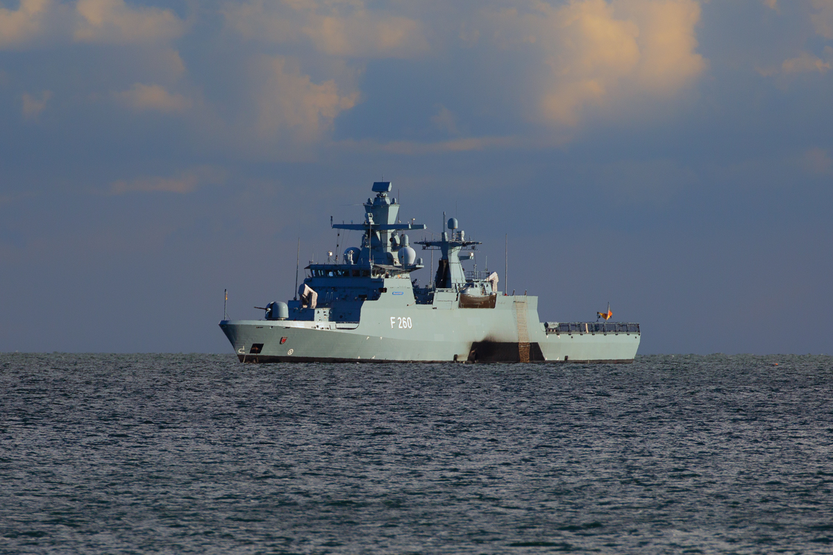 Korvette BRAUNSCHWEIG F 260 vor Sassnitz. - 18.10.2020
