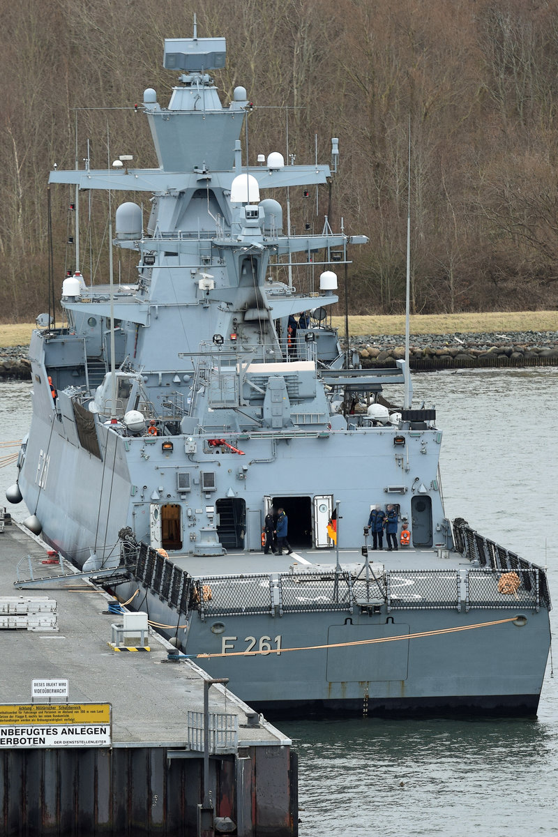 Korvette F 261  Magdeburg  in Kiel. Aufnahme vom 09.02.2015