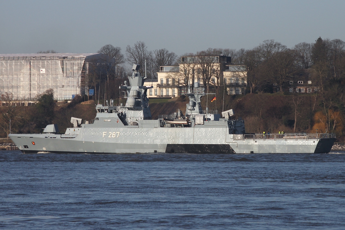 Korvette F267 KARLSRUHE; Eigner/Betreiber: Bundeswehr (Marine); Datum: 20.01.2026; Aufnahmeort: Elbe/Hafen Hamburg, Deutschland.