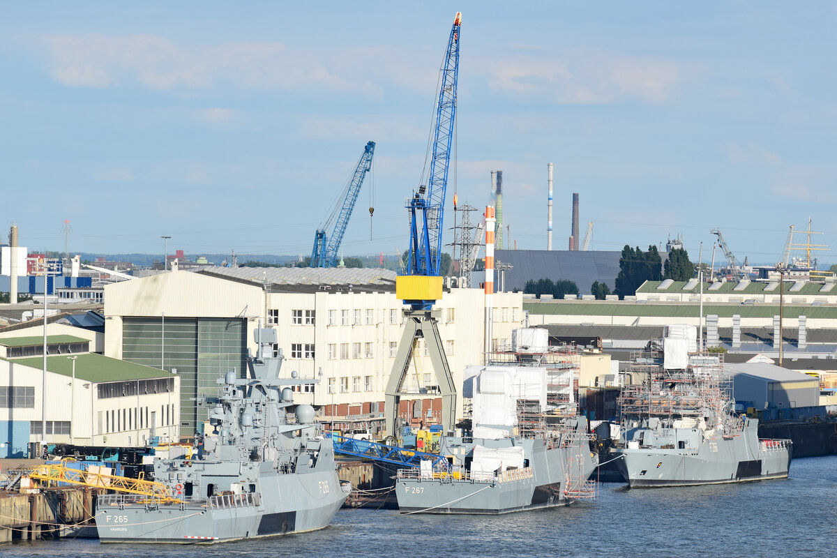 Korvetten Deutsche Marine F 265, F 267 und F 266 am 02.09.2022 im Hafen von Hamburg
