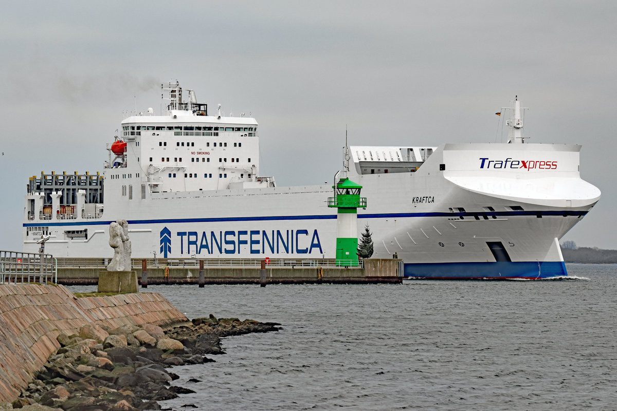 KRAFTCA (IMO-Nummer:9307360) am 26.12.2017 einlaufend Lübeck-Travemünde. 