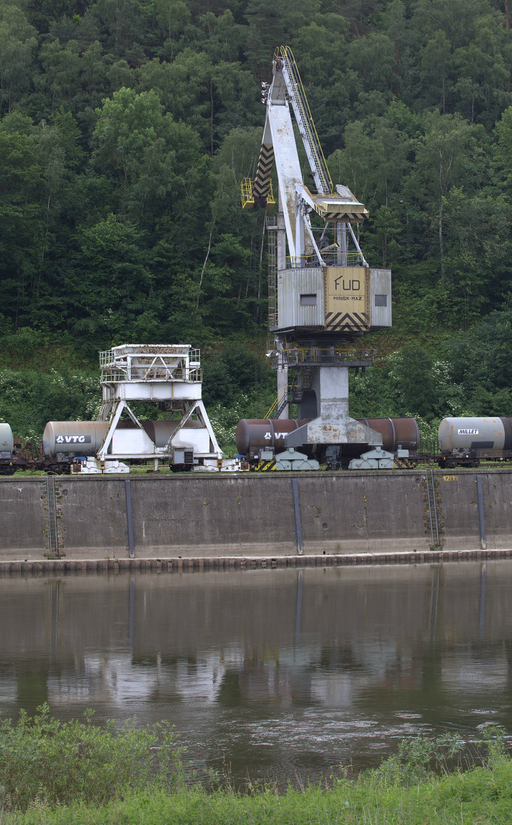 Kran in Decin (Elbe)11.06.2106 11:07 Uhr.