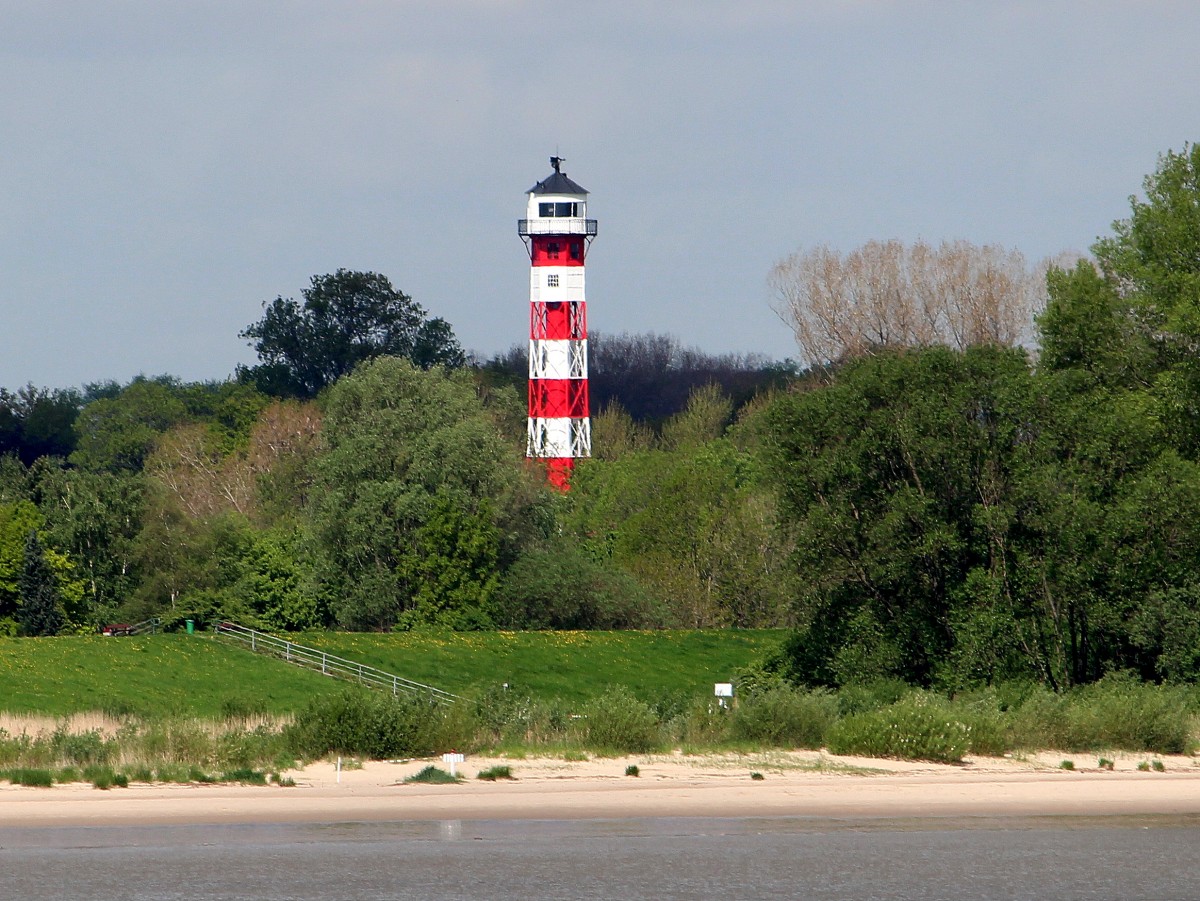 Krautsand Oberfeuer am 23.05.2013 ist 36m hoch.