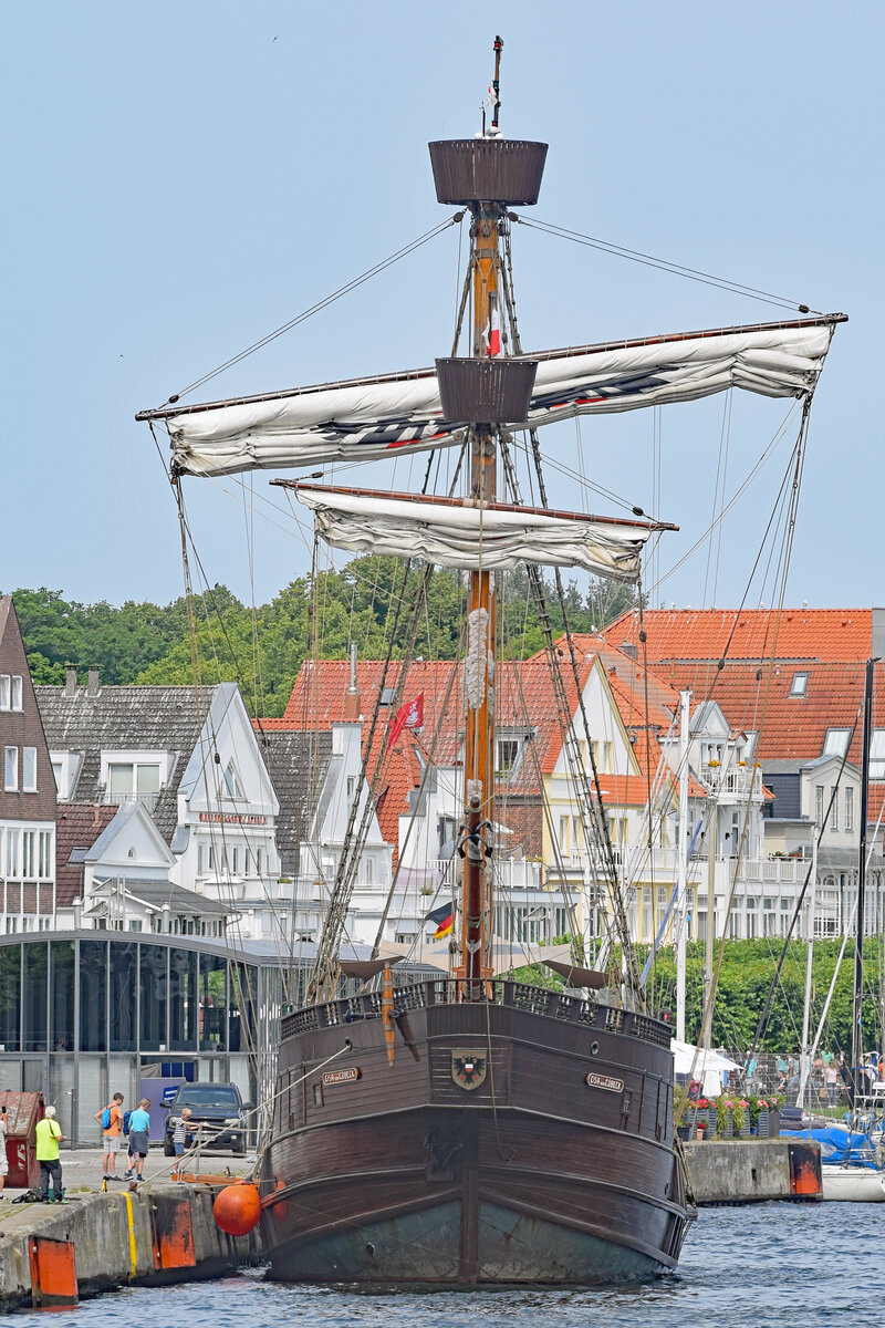 Kraweel LISA VON LÜBECK am 11.07.2021 im Hafen von Lübeck-Travemünde