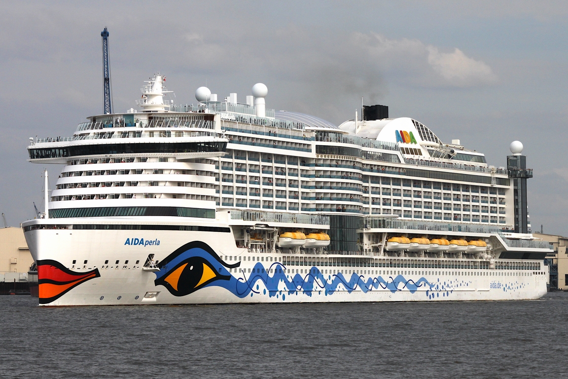 Kreuzfahrtschiff AIDA PERLA (IMO 9636967 ); Eigner/Betreiber: AIDA;  Datum: 09.08.2025; Aufnahmeort: Elbe/Hafen Hamburg, Deutschland. 
