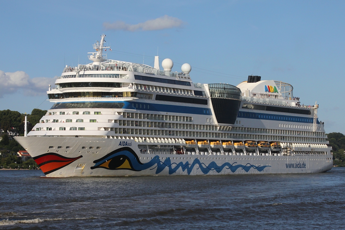 Kreuzfahrtschiff AIDA SOL (IMO 9490040);  Eigner/Betreiber: Aida; Datum: 10.08.2025; Aufnahmeort: Elbe/Hafen Hamburg, Deutschland.
