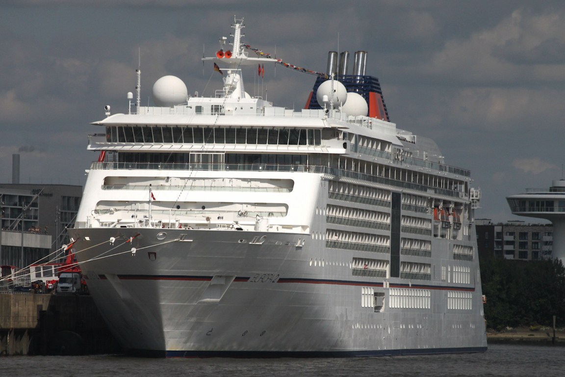 Kreuzfahrtschiff EUROPA 2 (IMO 9616230); Eigner/Betreiber: Hapag Lloyd Kreuzfahrten; Datum: 10.07.2026; Aufnahmeort: Elbe/Hafen Hamburg, Deutschland.