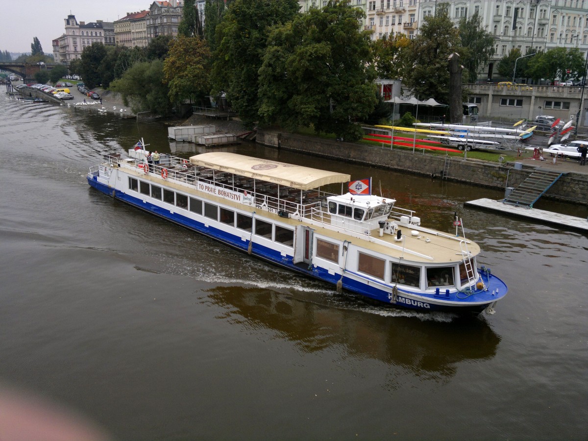 Kreuzfahrtschiff Hamburg in Prag (Vltava) am 26.9.2013.