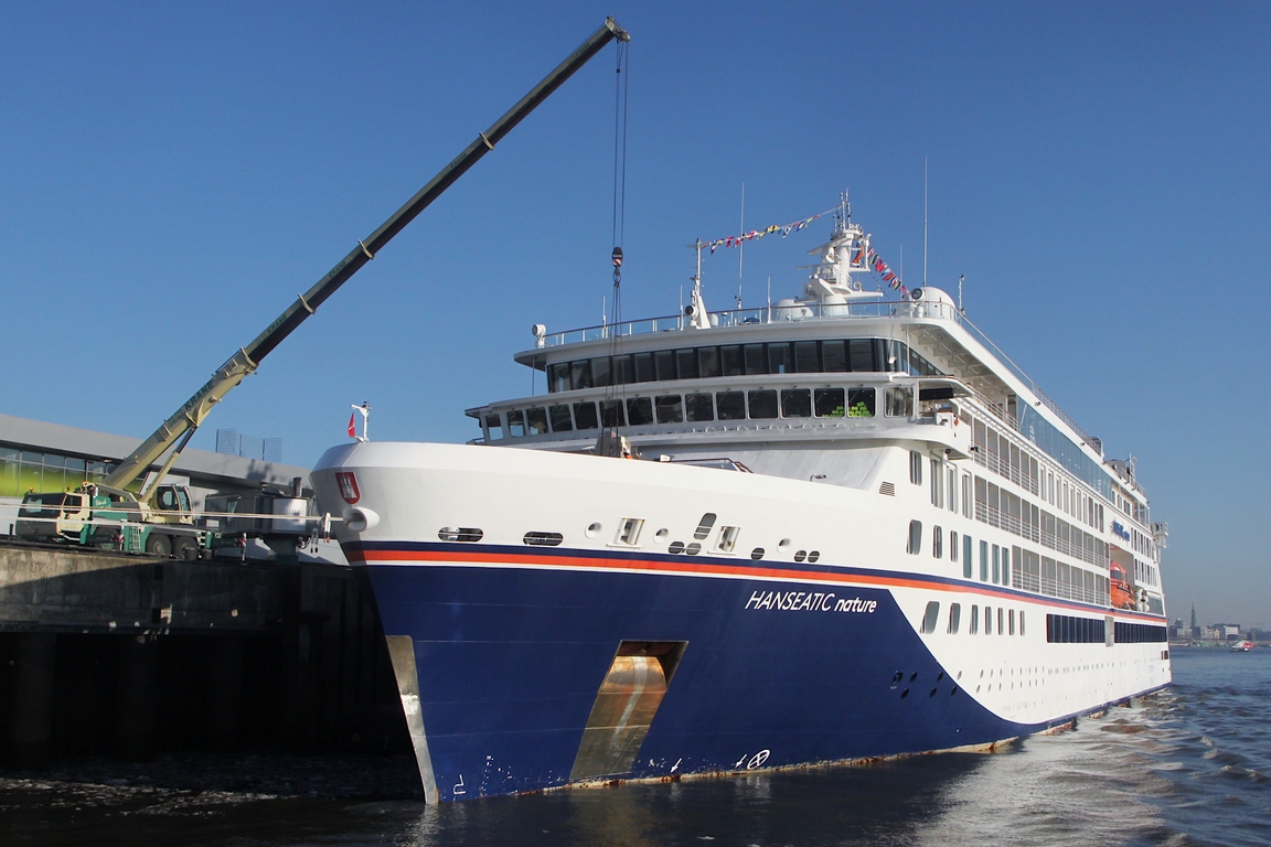 Kreuzfahrtschiff HANSEATIC NATURE (IMO 9817133); Eigner/Betreiber: Hapag Lloyd Exped. Cruises; Datum: 20.01.2026; Aufnahmeort: Elbe/Hafen Hamburg, Deutschland.